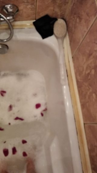 Kąpiel w płatkach róż