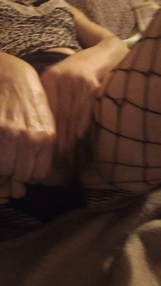 MASTURBACJA W KRATKĘ --- ZACHĘĆĆIE MNIE JESZCZE NIGDY TU NIE
