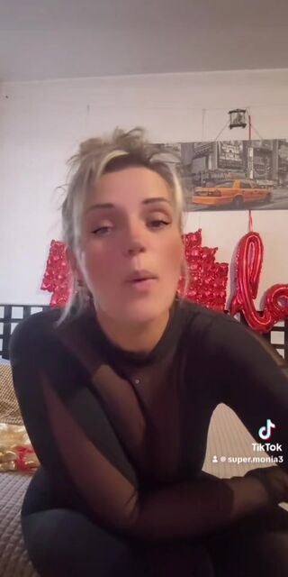 MoniaDeluxe